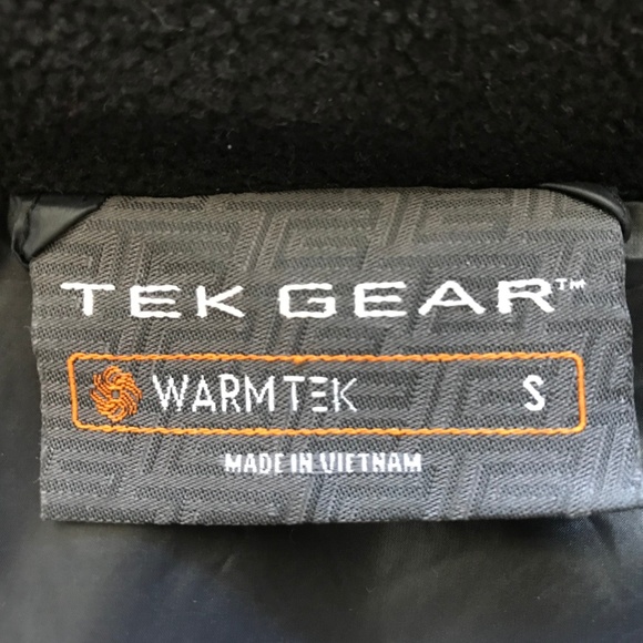 Woman's Tek Gear Puff Jacket - Picture 7 of 7